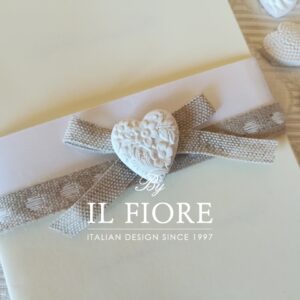 Partecipazione Matrimonio con nastro di raso e nastro grezzo con cuoricino