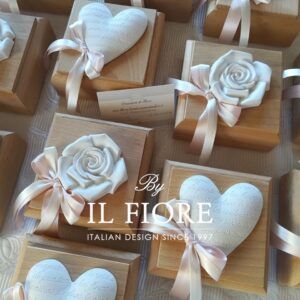 Bomboniera Battesimo scatola in legno con cuore e rose