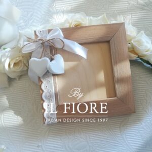 Bomboniera portafoto con cuoricini in legno e Pizzo Sangallo