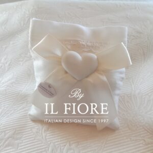 Bomboniera Cresima sacchetto con pizzo Sangallo cuore in gesso e nastro di raso