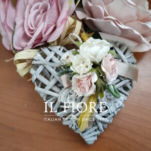 Cuscino portafedi cuore con fiori e pizzo