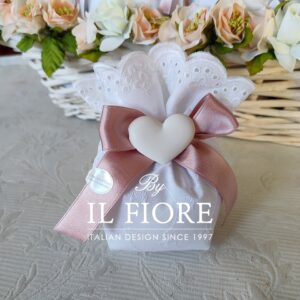 Bomboniere Comunione e Cresima Sacchetto Sangallo con cuore in gesso