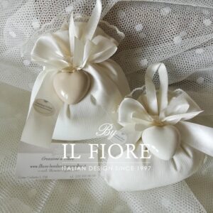Bomboniera Matrimonio con cuori e sacchetto portaconfetti