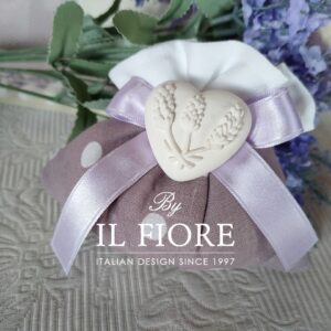 Bomboniere Comunione Cresima sacchetto con cuore in gessetto profumato.