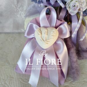 Bomboniere con cuore lavanda in gessetto profumato e sacchetto portaconfetti