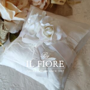 Doppio cuscino portafedi con pizzo e fiori