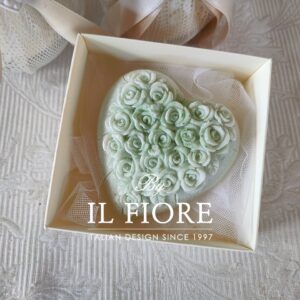 Bomboniera candela Cuore con roselline verde salvia