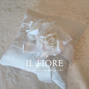 Cuscino portafedi con pizzo e fiori