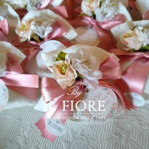 Bomboniera Cresima e Comunione sacchetto in Sangallo con fiori e tag