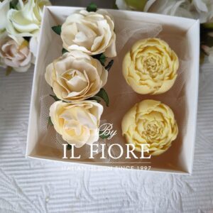 Bomboniere Cresima e Comunione candele peonie e fiori