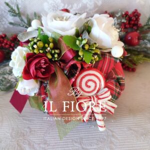 Centrotavola Natalizio fatto a mano con fiori e caramella