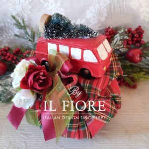 Decorazione Natalizia fatta a mano con fiori e macchinina