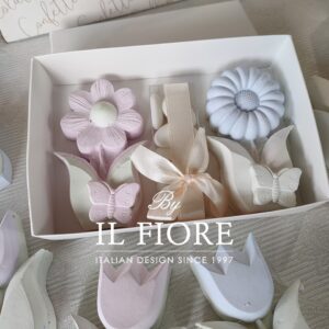 Bomboniere Cresima e Comunione fiori colorati in gesso con farfalle