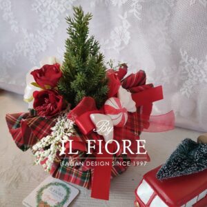 Decorazione Natalizio fatto a mano con alberello fiori e caramella