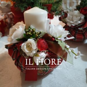 Puffo centrotavola Natalizio fatto a mano con candela e fiori