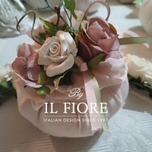 Bomboniere Comunione bon bon rosa cipria con fiori e rosa in ceramica