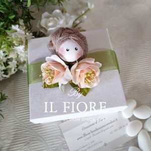 Bomboniere Comunione e Cresima scatola portaconfetti con bambolina e fiori