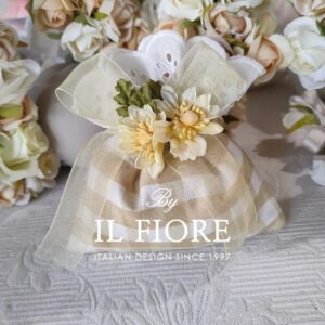 Bomboniera Comunione e Cresima sacchetto a quadri con pizzo Sangallo e fiori