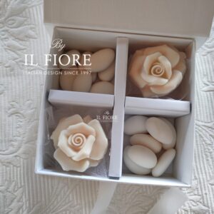 Bomboniere candele fiori rose