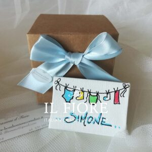 Bomboniera Battesimo tela dipinta a mano con nome e calamita.