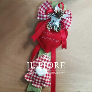 Fuoriporta con cuore e albero