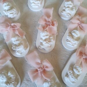 Bomboniere Comunione medaglione profumatore in gesso da appendere con angelo