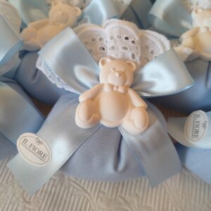 Bomboniera Battesimo con orso e sacchetto rosa o celeste con pizzo Sangallo