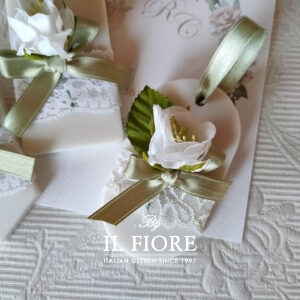 Bomboniere Matrimonio candele personalizzabili con pizzo e fiore