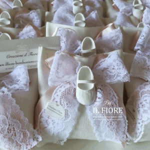 Bomboniera Battesimo bimba Sacchetto con scarpetta e pizzo