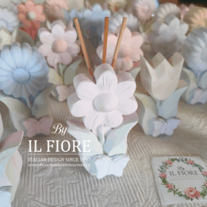 Bomboniere Comunione profumatore fiore colorato in gesso con farfalle