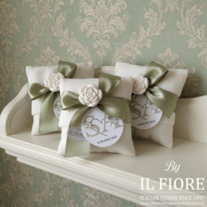 bomboniere matrimonio sacchetto busta con rosa e tag