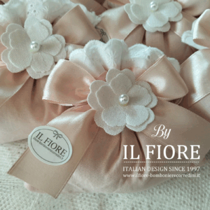 Bomboniere Comunione e Cresima Sacchetto Sangallo con fiore