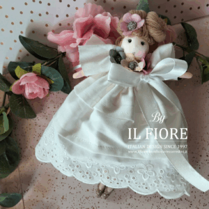 Bomboniera Cresima bambola con vestito e merletto Sangallo