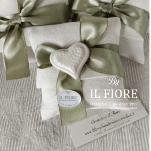 Bomboniera Matrimonio con cuore e sacchetto portaconfetti
