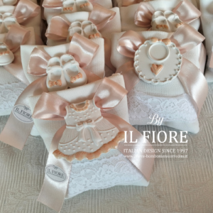 Bomboniera Battesimo bimba/o con scarpette vestitino o bavaglino