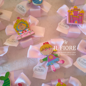 Bomboniere Battesimo bimba scatolina trasparente con calamite in legno