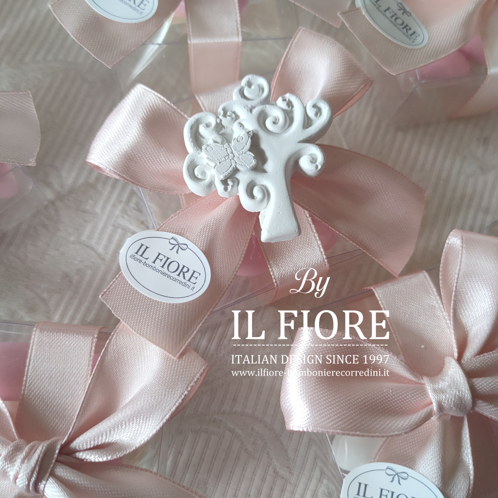 bomboniere artigianali,segnaposti,partecipazioni,fuoriporta,targhette,quadretti nascita,portafoto,abiti neonati