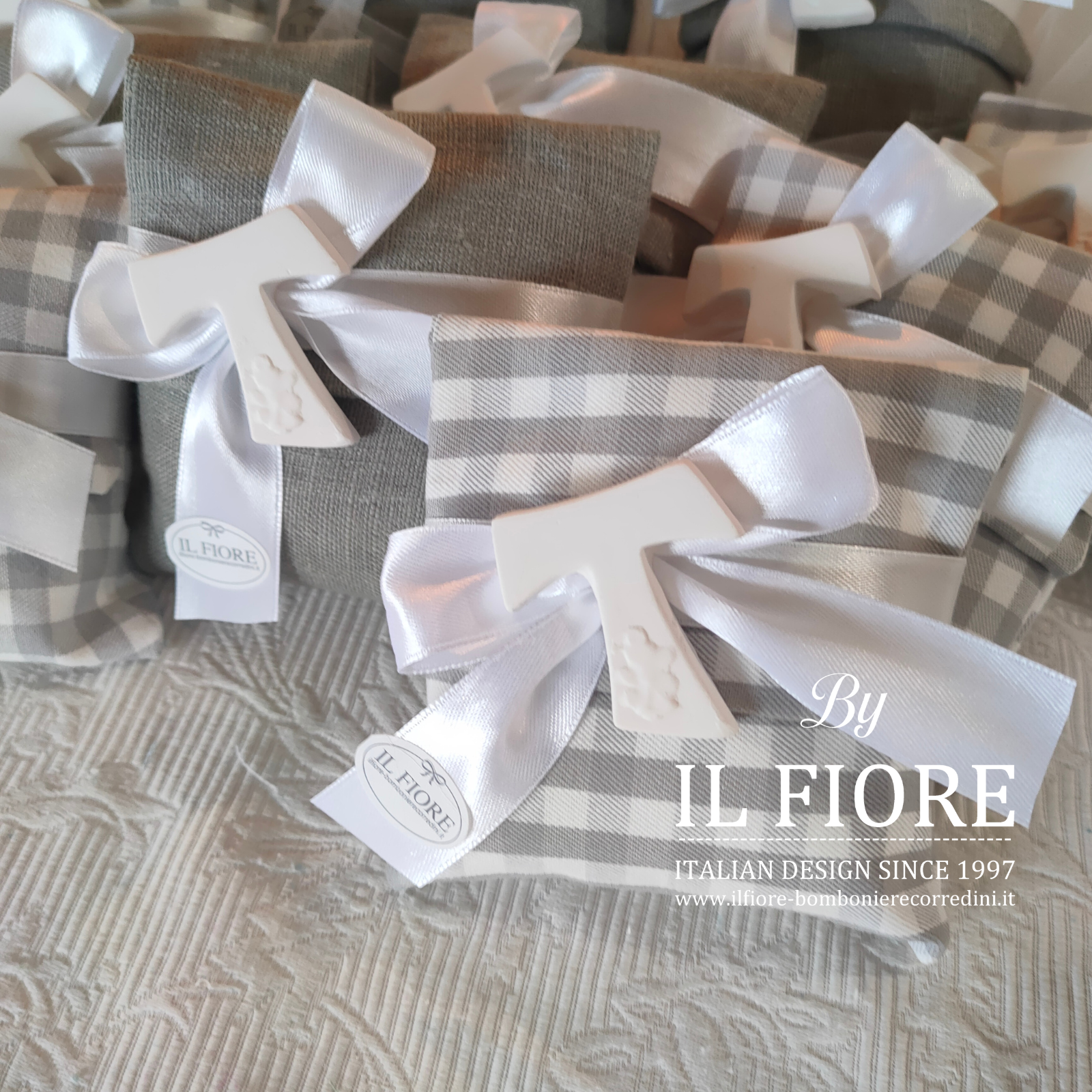 bomboniere artigianali,segnaposti,partecipazioni,fuoriporta,targhette,quadretti nascita,portafoto,abiti neonati