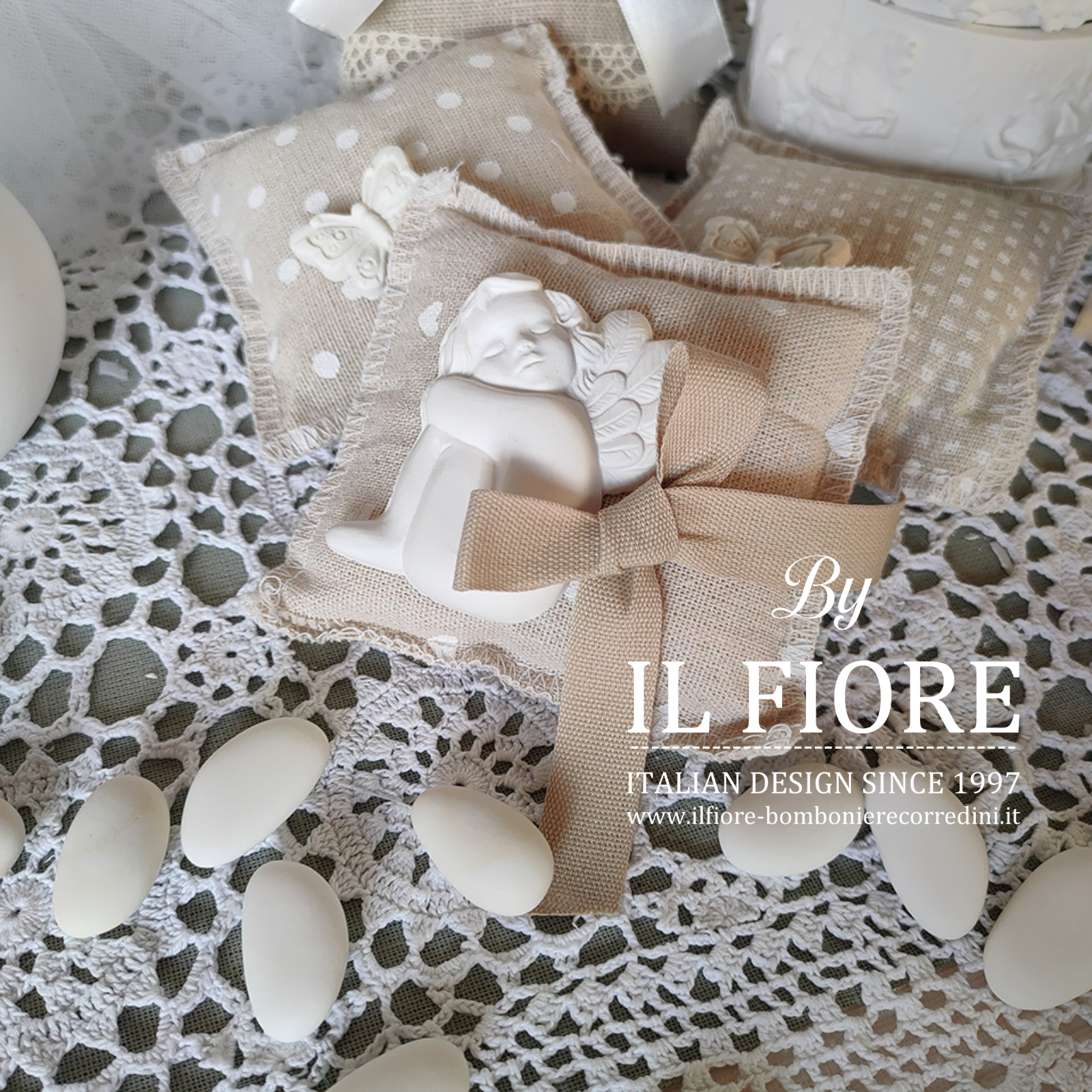 bomboniere artigianali,segnaposti,partecipazioni,fuoriporta,targhette,quadretti nascita,portafoto,abiti neonati