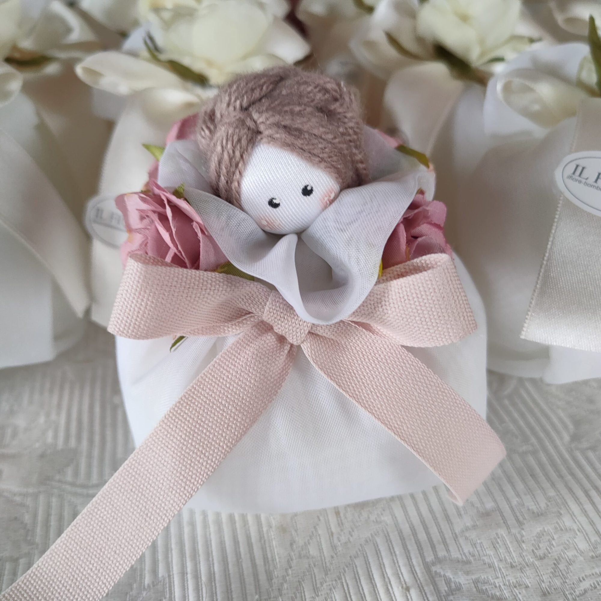 bomboniera comunione sacchetto con testolina bambola e fiore