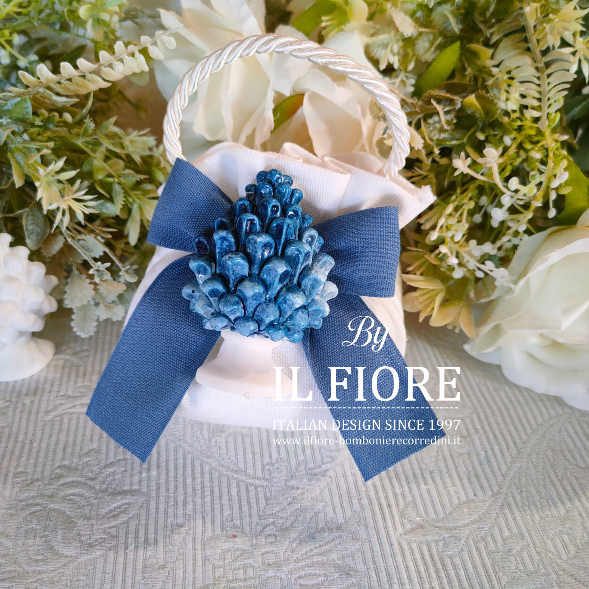 bomboniere matrimonio sacchetto con pigna blu