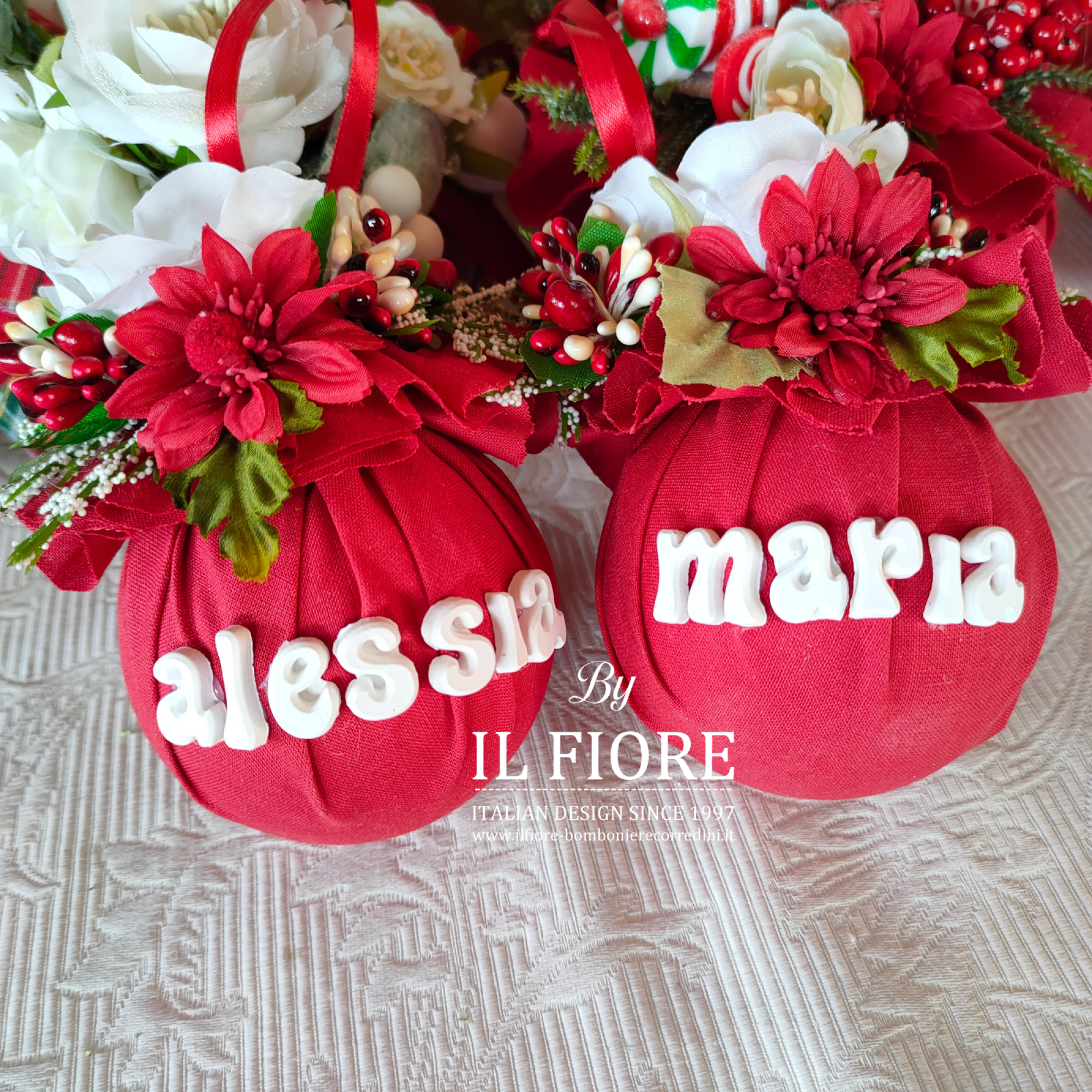palline di natale rosse decorata con fiori personalizzate con nome