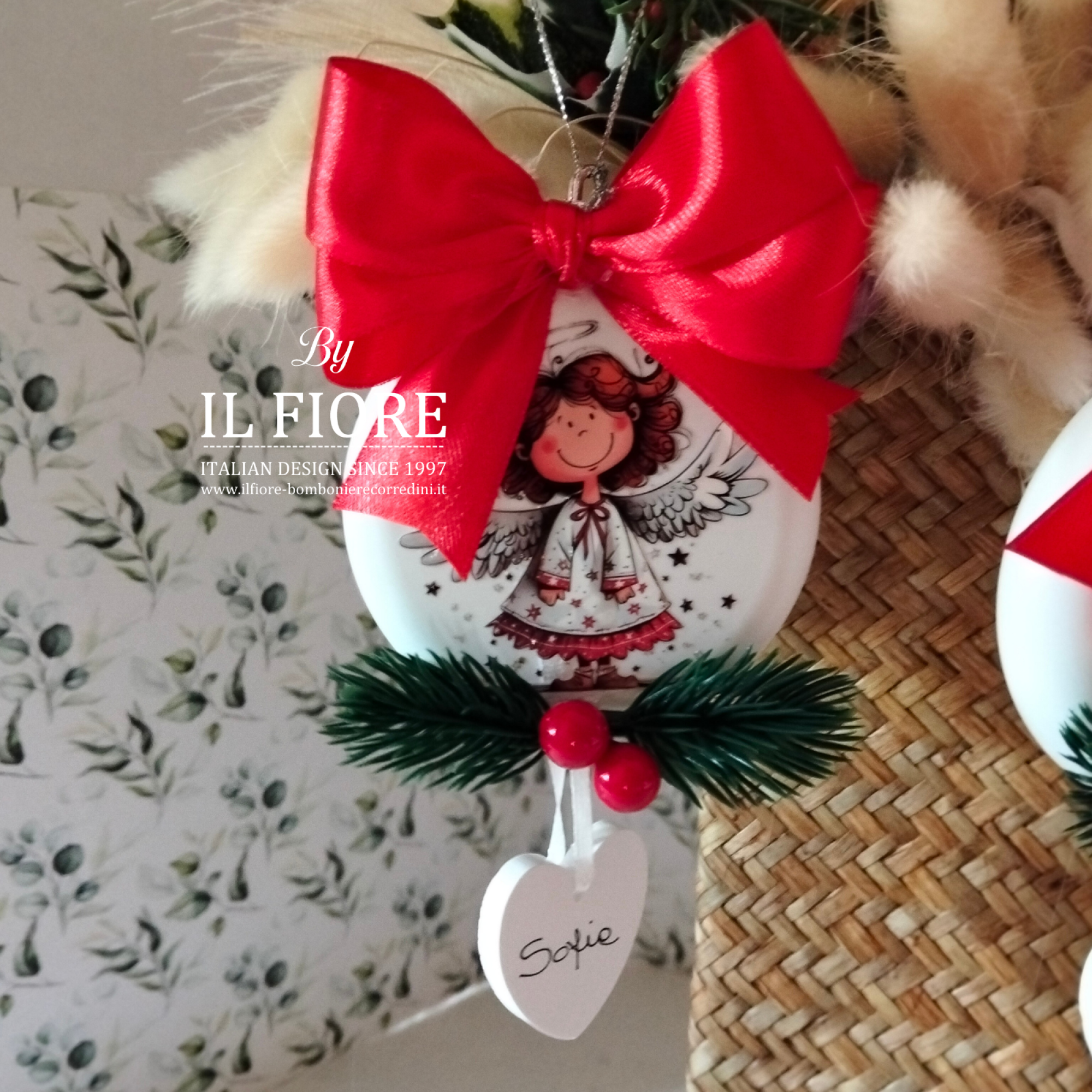 palline di natale angioletto decorata con fiori e cuore personalizzato con nome